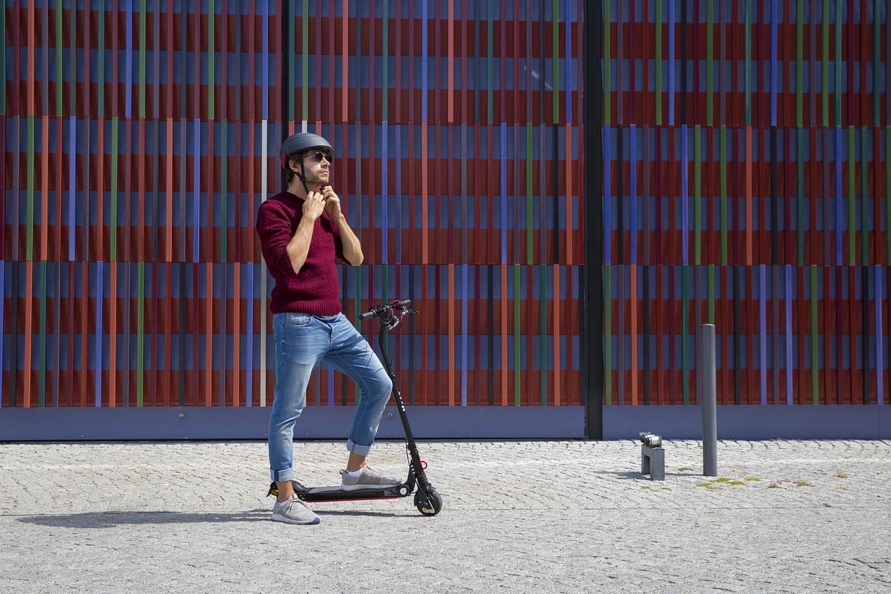e-scooter, munich, urban, city, building, boy, man, scooter, electric, electromobility, architecture, mobility, escooter, colour, helmet, wall, concrete, sunglasses, stripes, e-scooter, e-scooter, scooter, scooter, scooter, escooter, escooter, escooter, escooter, escooter